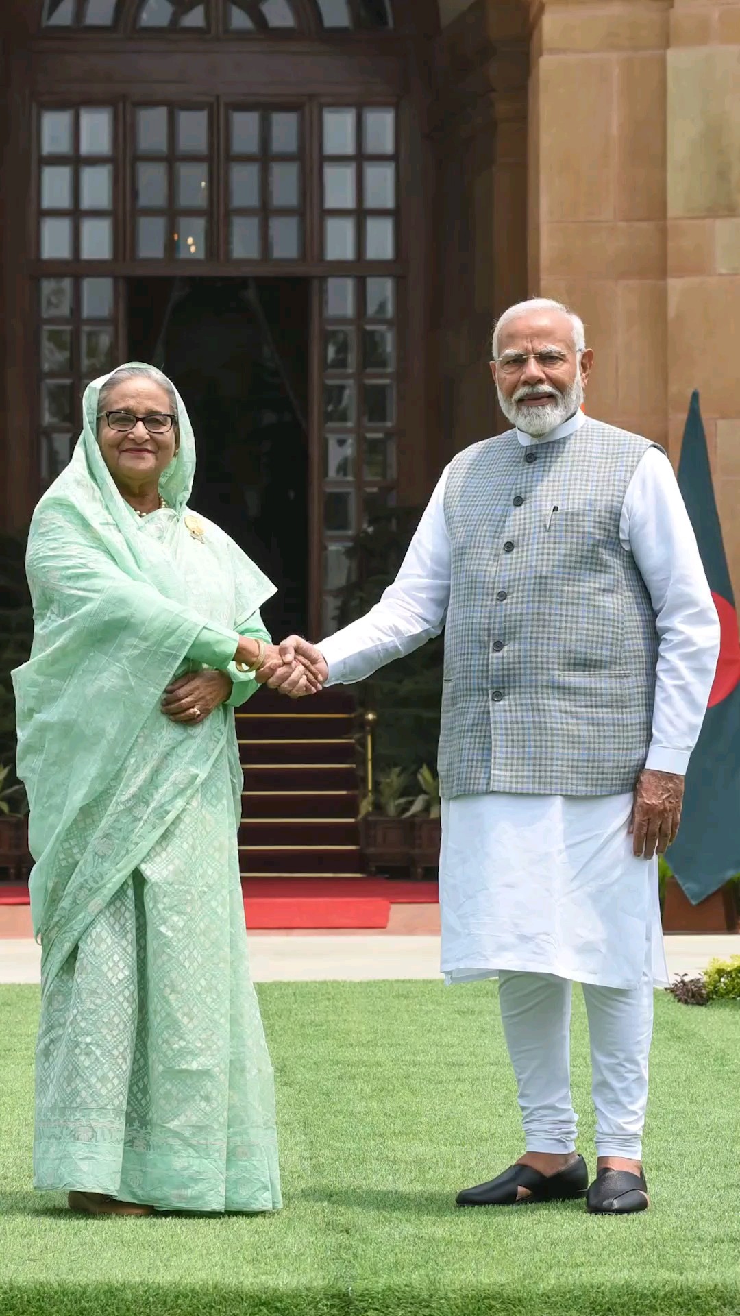PM Modi holds bilateral meeting with Bangladesh PM Sheikh Hasina | #shorts – YouTube
