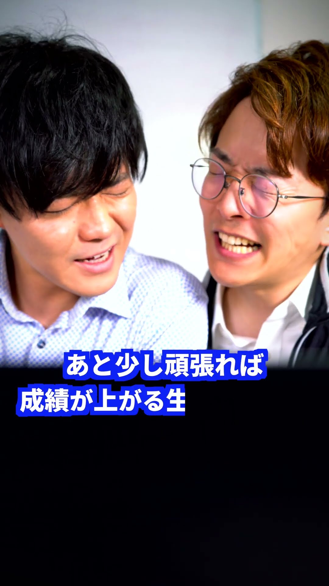 成績をつけている最中の先生は… #shorts #学校 #先生 – YouTube
