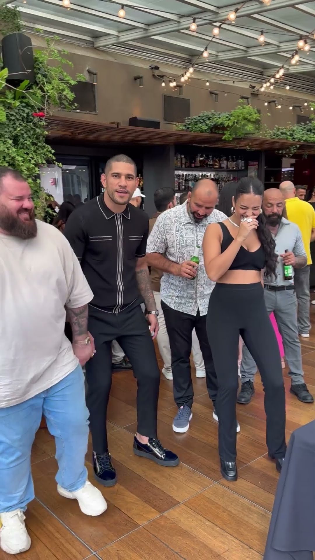 Alex Pereira teaches me how to dance Brazilian music LOL #ufc #shorts #alexpereira – YouTube