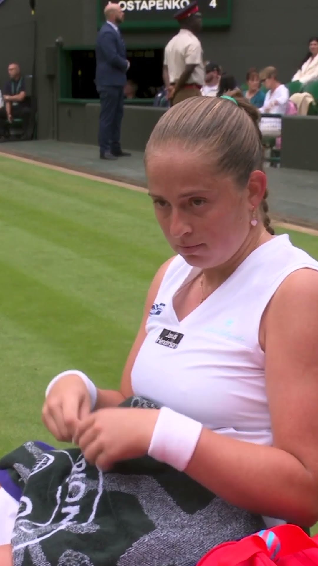 She wants WHO to leave? 🤷‍♀️😂 #Wimbledon #Shorts #Tennis – YouTube