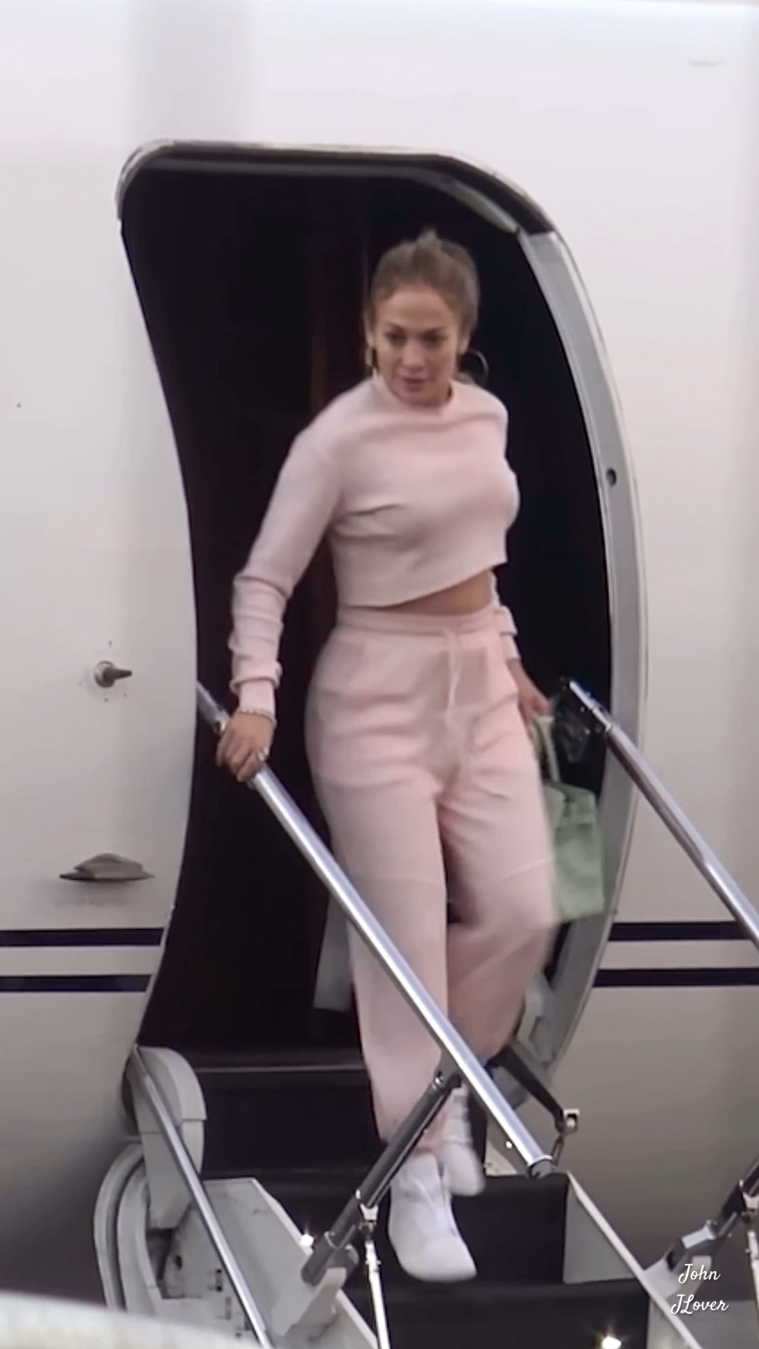 Jennifer Lopez Looks So Good #JLo #Shorts – YouTube