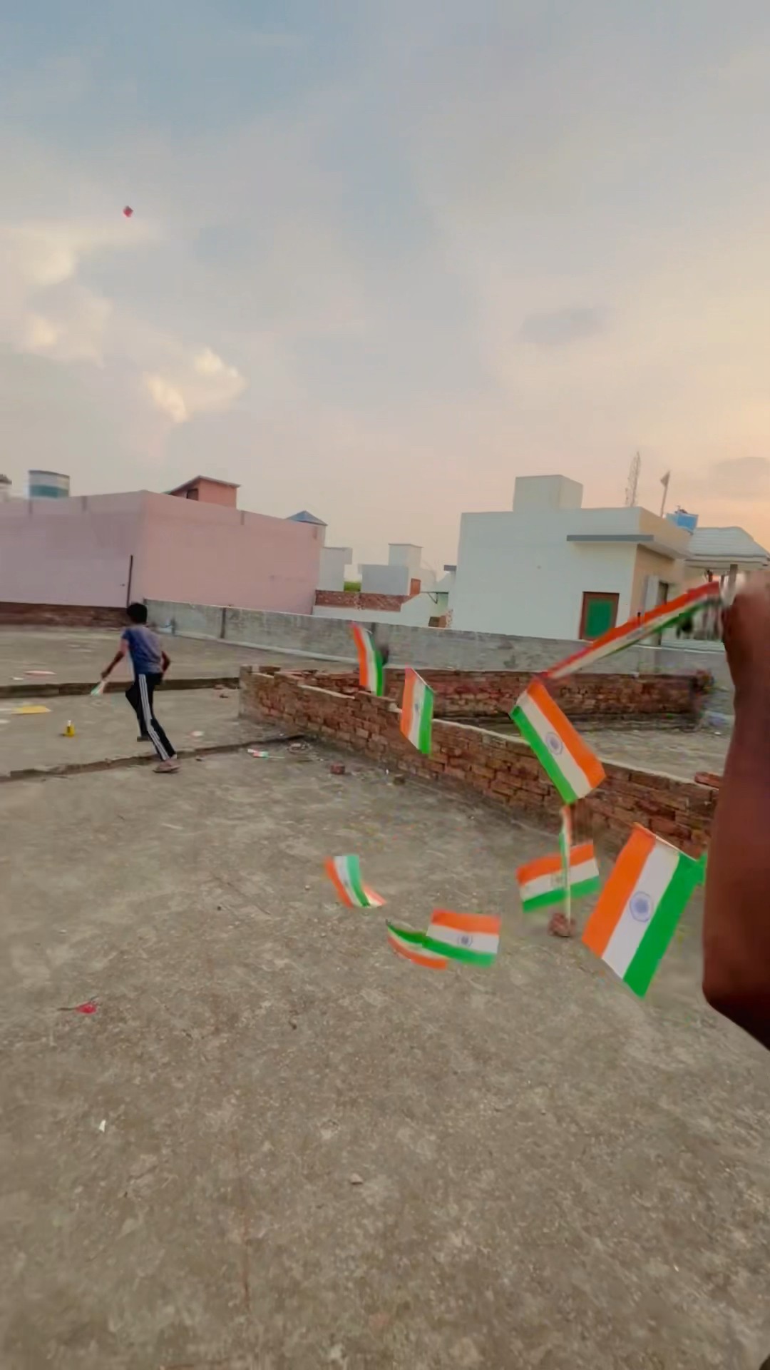 INDIAN FLAG IN SKY (KITE) 🇮🇳😍 #shorts #pkcrazyexperiments – YouTube