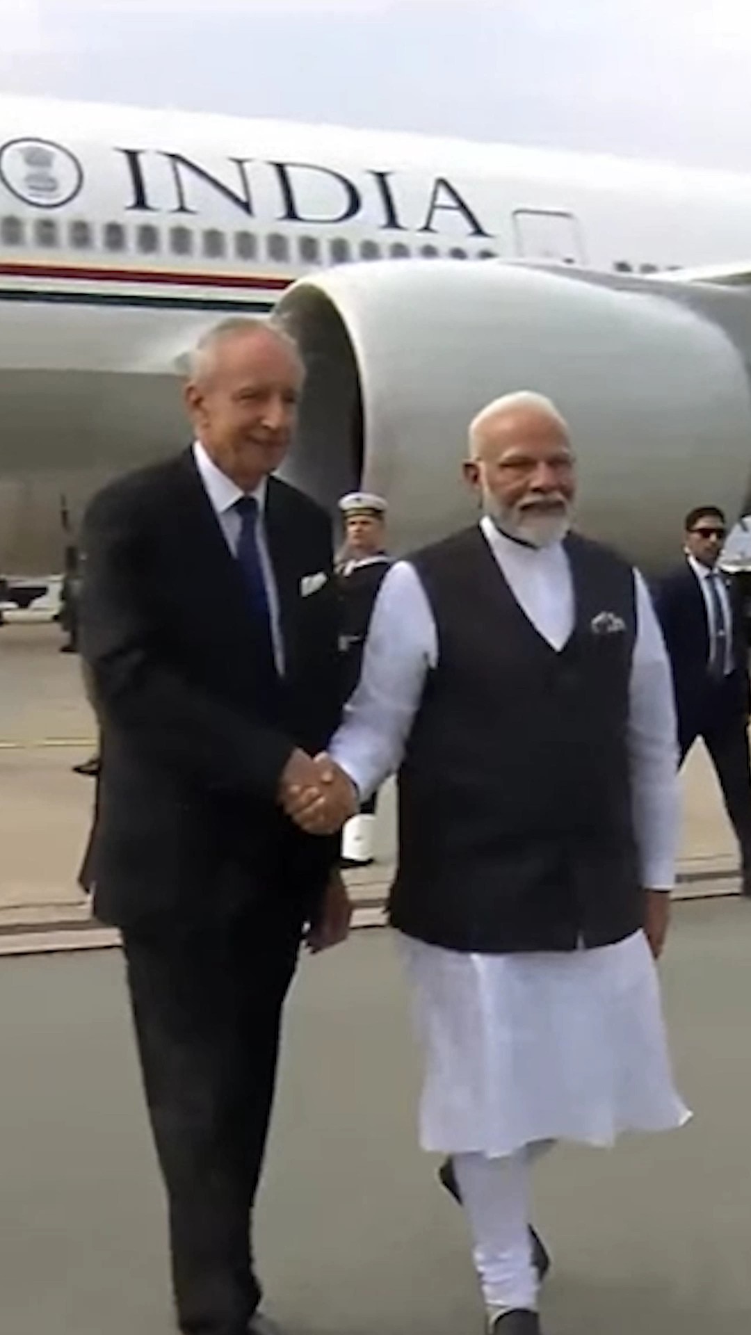 PM Modi receives a grand welcome in Warsaw, Poland | #shorts – YouTube
