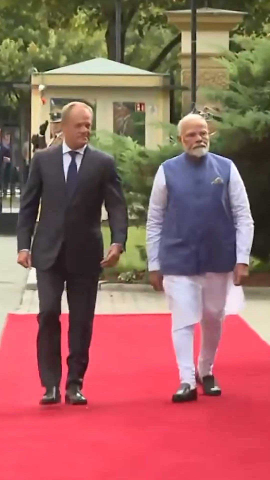 PM Modi receives a ceremonial welcome at the Chancellery in Poland | #shorts – YouTube