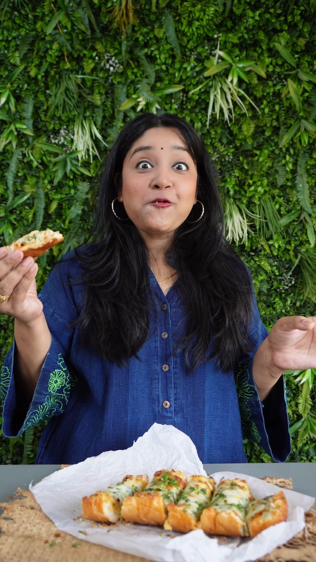 Lets Make *THE BEST Garlic Bread*🔥🔥 @Fun2ooshFood #shorts – YouTube