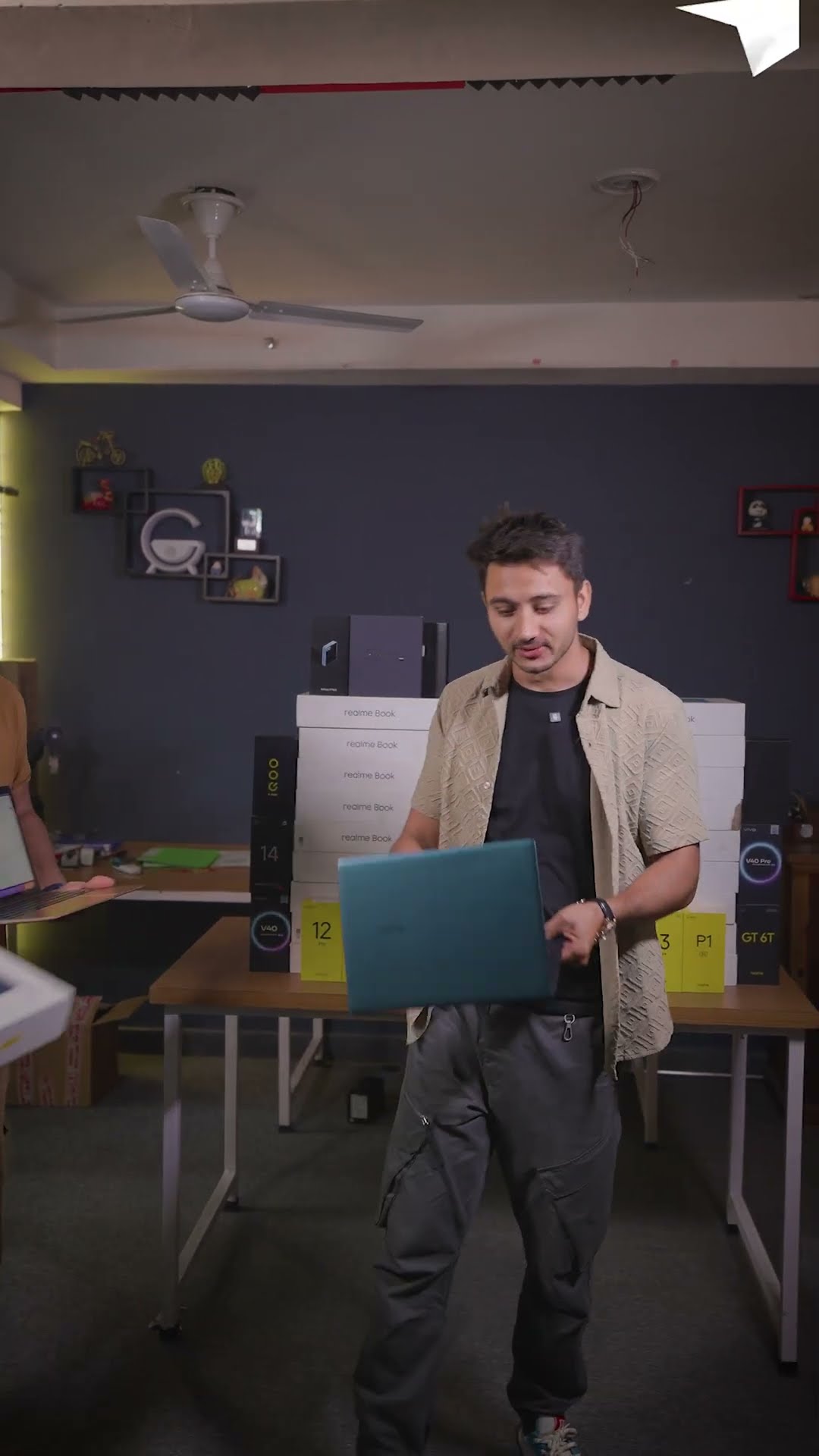 Giving Laptop To Random Subscriber 😱 #shorts – YouTube