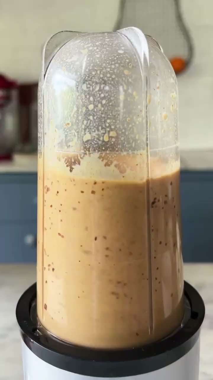 *NO EGGS & NO REFINED SUGAR* DATES & CHOCOLATE CAKE #shorts – YouTube