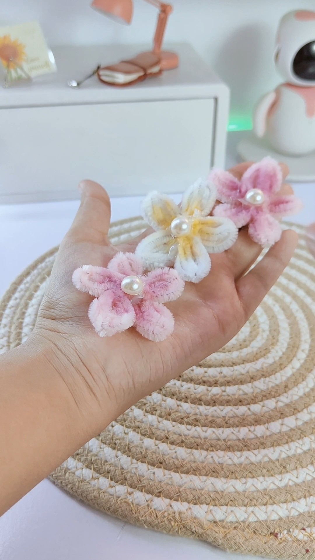 Decorating hairband with pipe cleaners🌼🌸🌿 | Pipe cleaners Craft |#shorts #viral #trending #art #diy – YouTube