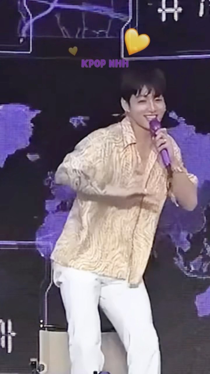 Jungkook Imitating Suga Dancing To Savage Love In Tiny 😭😂 #shorts #bts #jungkook #suga – YouTube