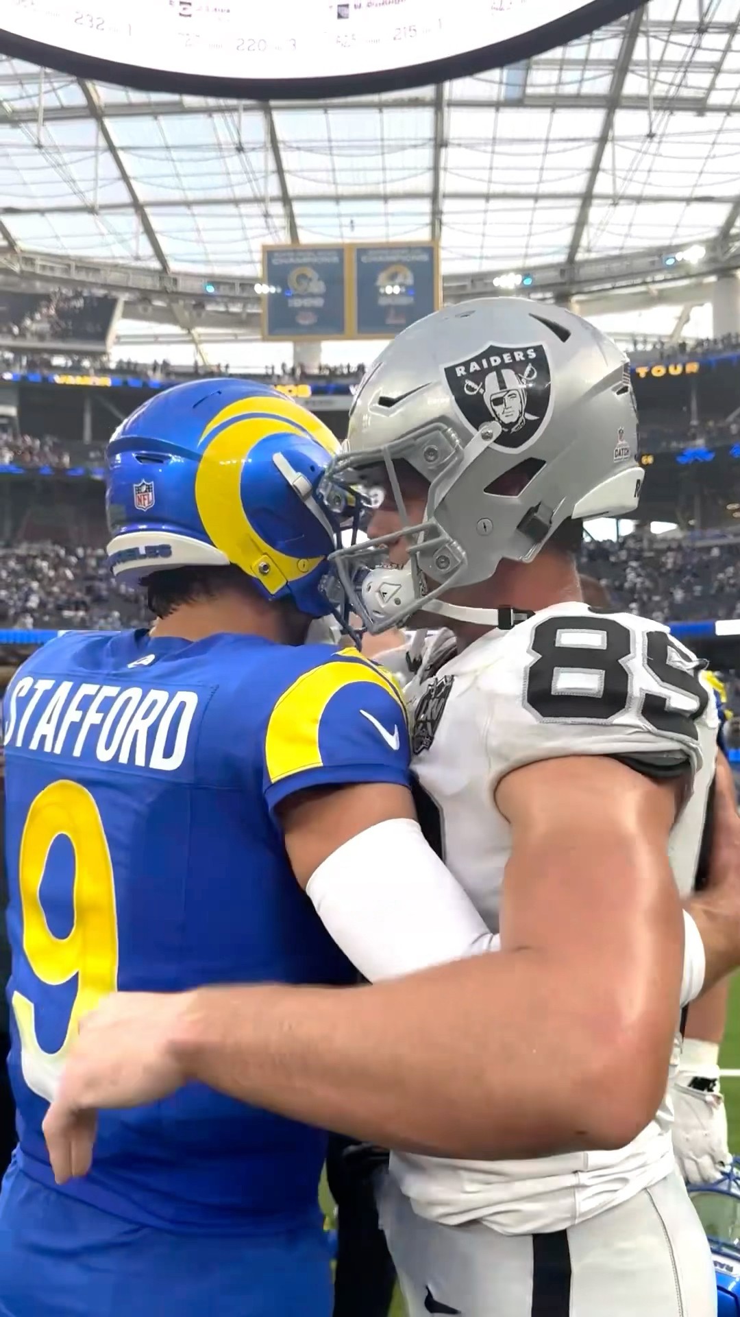Dawgs 🤝 Dawgs #nfl #rams #shorts – YouTube