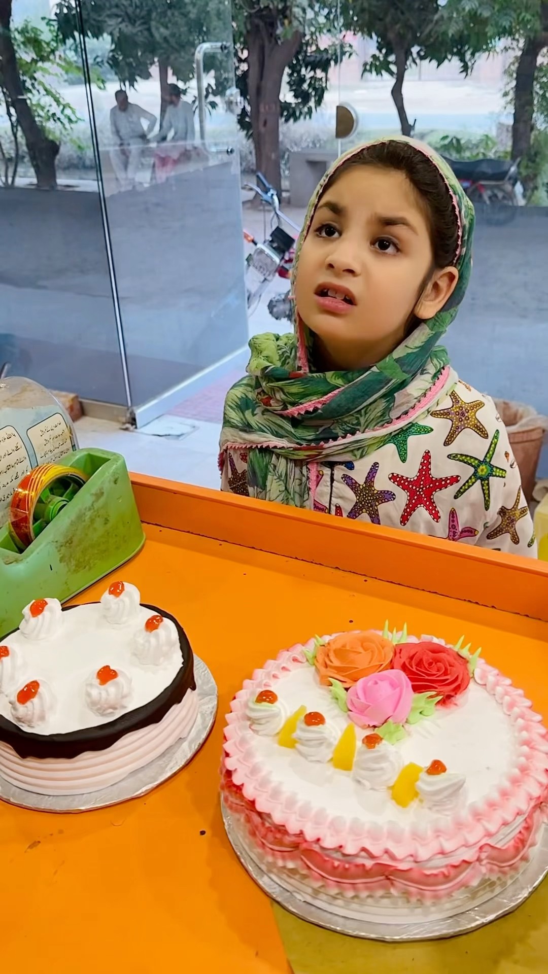 gareeb bachi cake ly paye gi??#motivation #emotional #shortsfeed #ytshorts #shorts #short #cake – YouTube