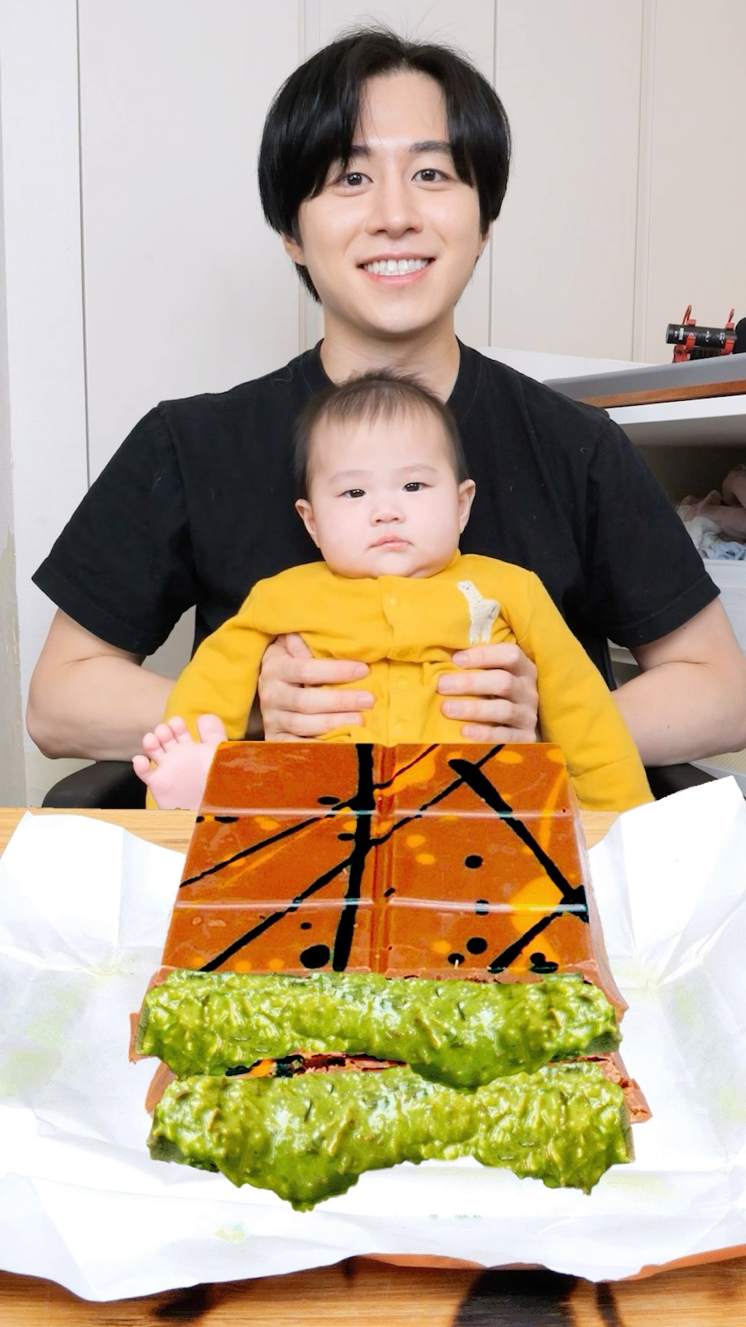 娘にドバイチョコ食べさせてみた #shorts – YouTube