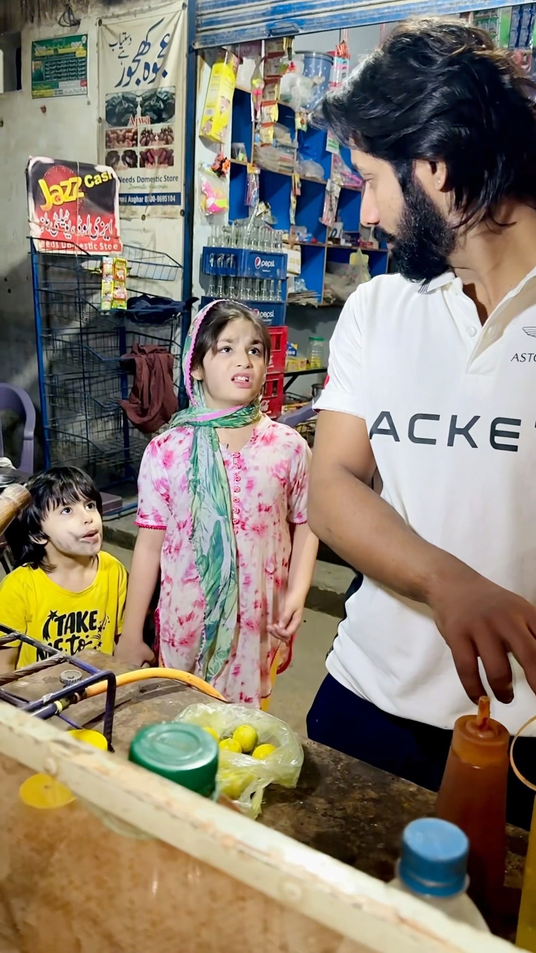 choti c madad bhooky ki bhook mita sakti hai #motivation #emotional #shorts #short #shortsfeed – YouTube