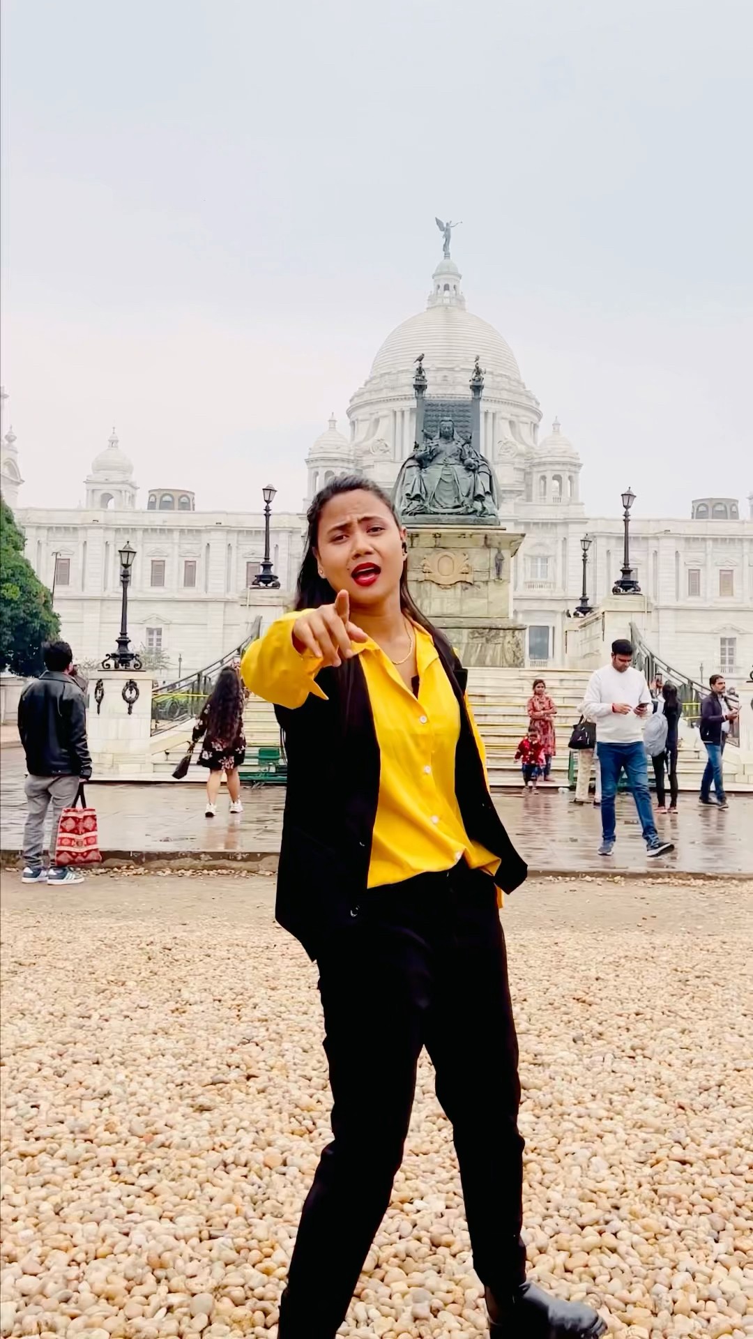 Jab Yeh Khela Chand Sa Chehra🥰💃🏻 #song #bollywood #dance #shorts #youtubeshorts #subscribe #love – YouTube