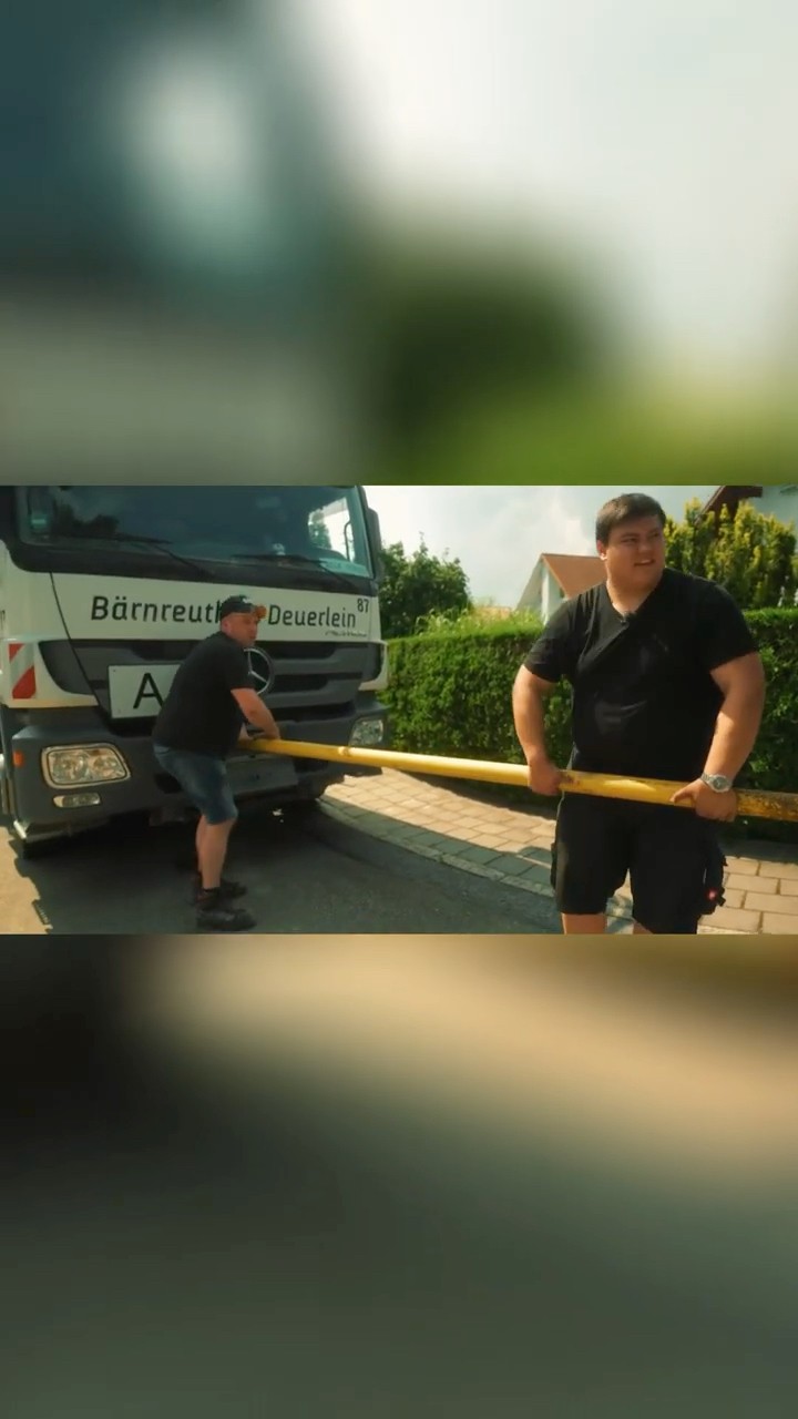 Actros abgeschleppt – mein Fehler! 🙈 #shorts #truckerlife #lkw #jobs #azubi #trucker #lustig – YouTube