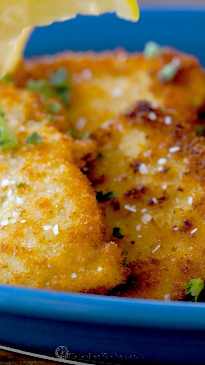 Crispy Chicken Schnitzel –  Juicy, Crunchy & So Easy! #shorts – YouTube
