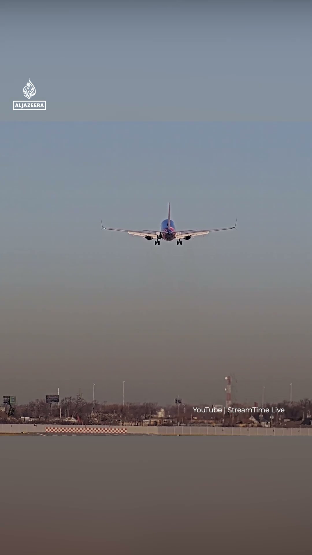 Southwest airliner aborts landing to avoid collision at Chicago airport | AJ #shorts – YouTube
