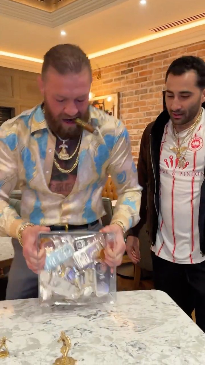 $100,000 GOLD GIVEAWAY W/ CONNOR MCGREGOR! #shorts – YouTube