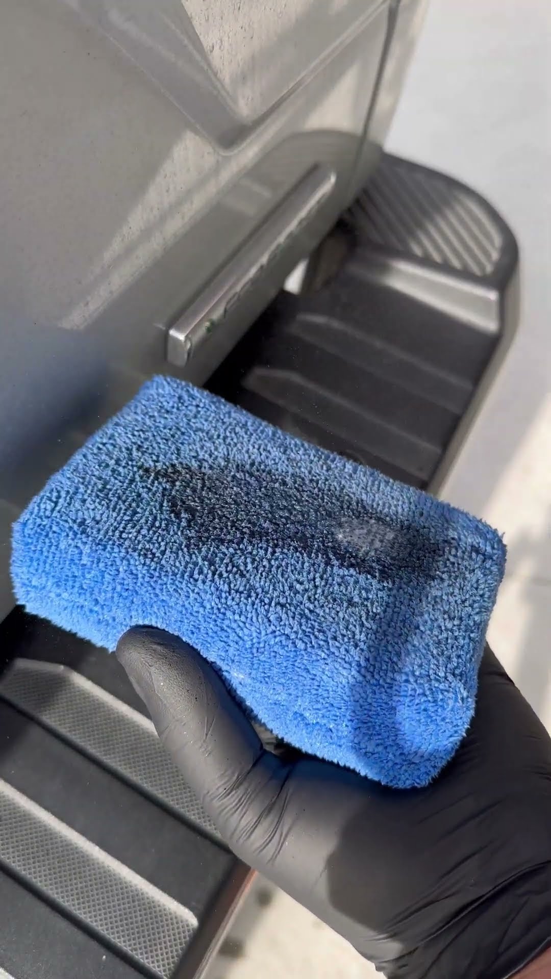 Revive dry plastic trim in seconds! #shorts #restore #plastic #detailing #howto #diy #beforeandafter – YouTube