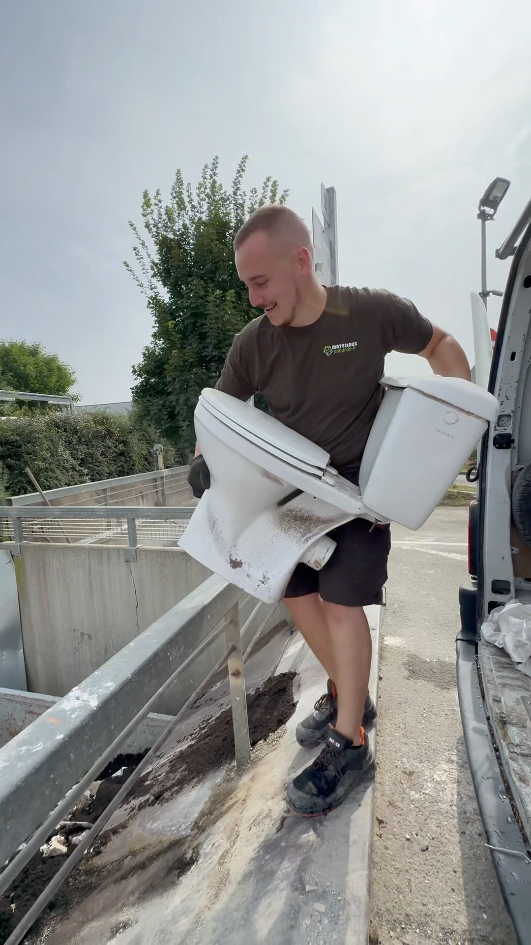 #shorts Fini les WC ! #youtubeshorts #renovation #construction #maison #travaux #btp #chantier #diy – YouTube