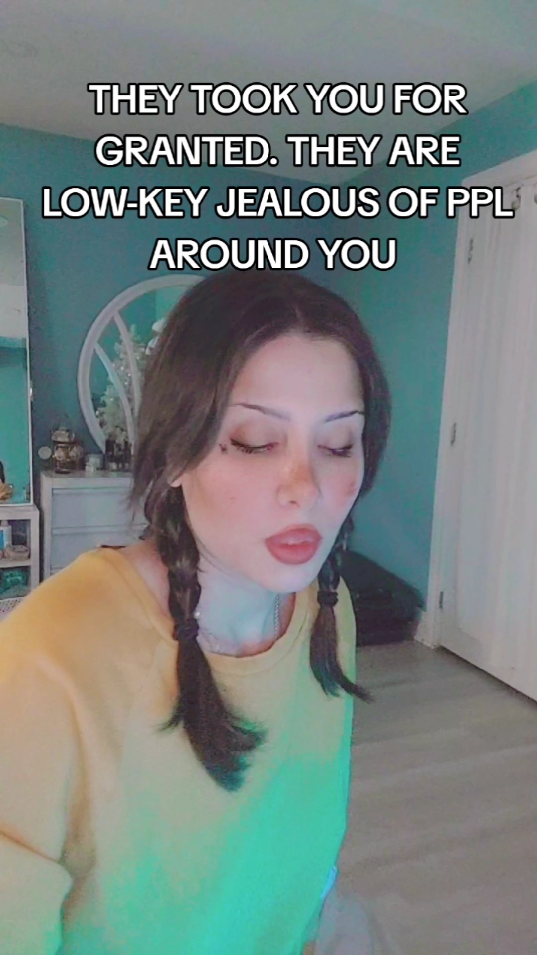 THEY ARE LOW-KEY JEALOUS OF PEOPLE AROUND YOU #twinflame #Tarot #shorts – YouTube