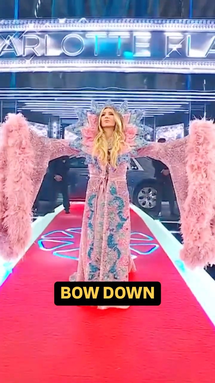 Didn’t expect anything less for Charlotte Flair’s #WrestleMania entrance 😮‍💨 – YouTube