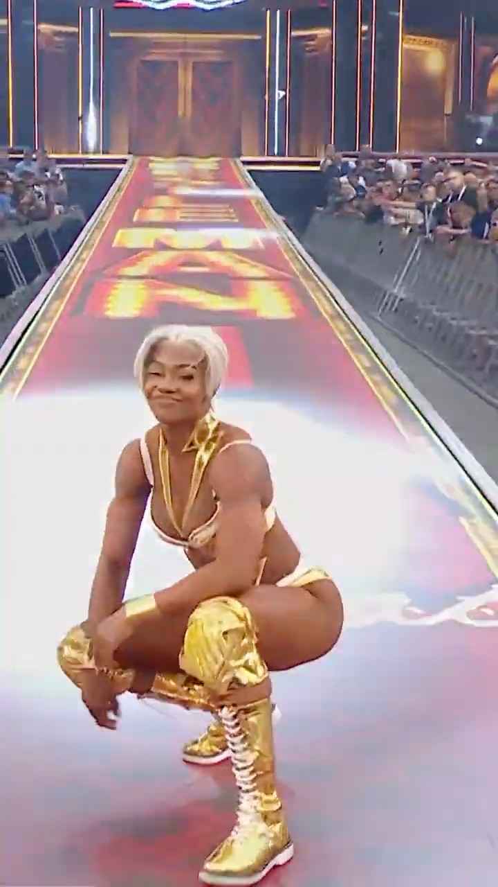 Naomi didn’t see that storm comin’ ⚡️ #WrestleMania – YouTube