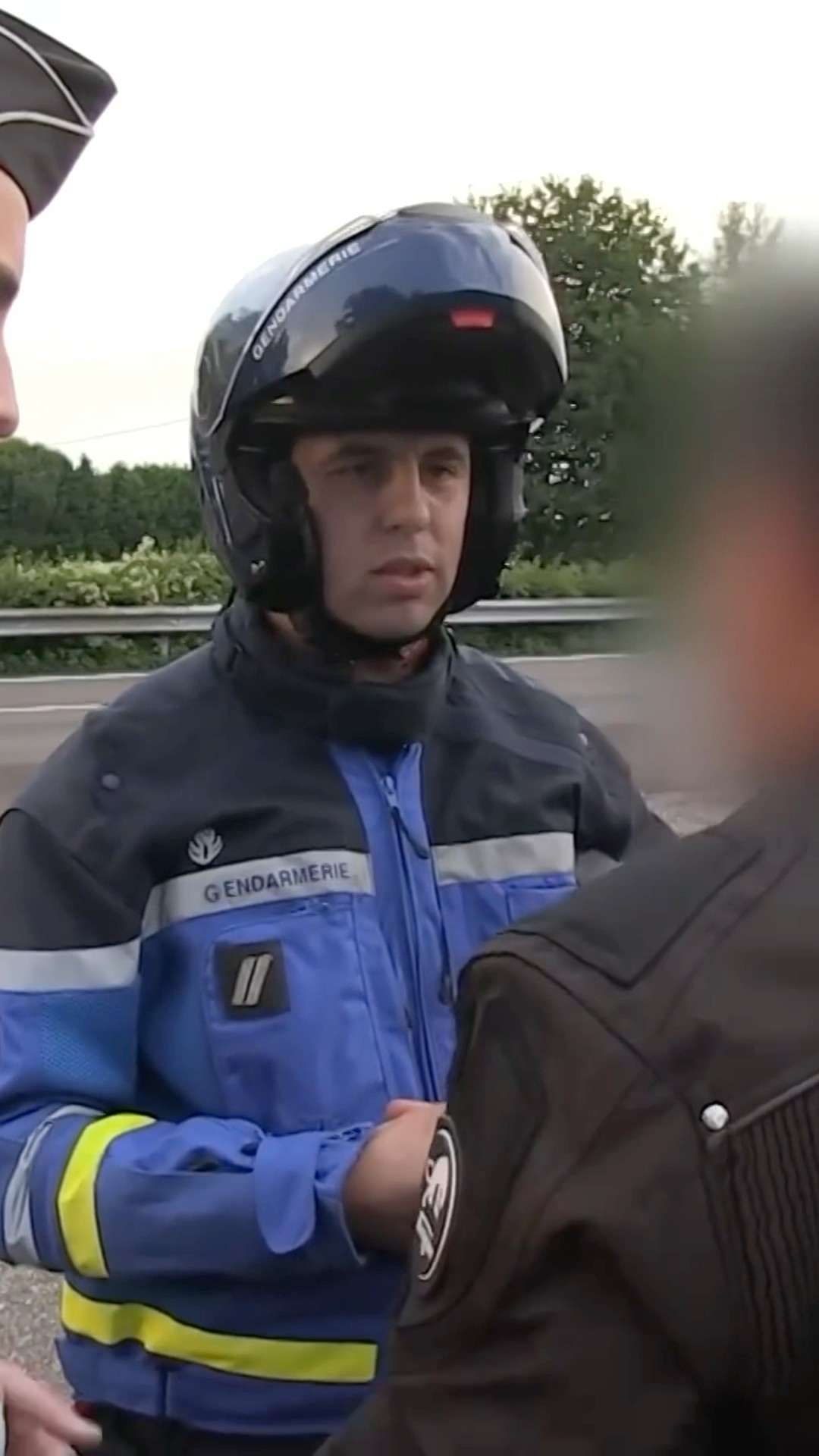 Ils ne peuvent pas lui enlever son permis… #shorts – YouTube