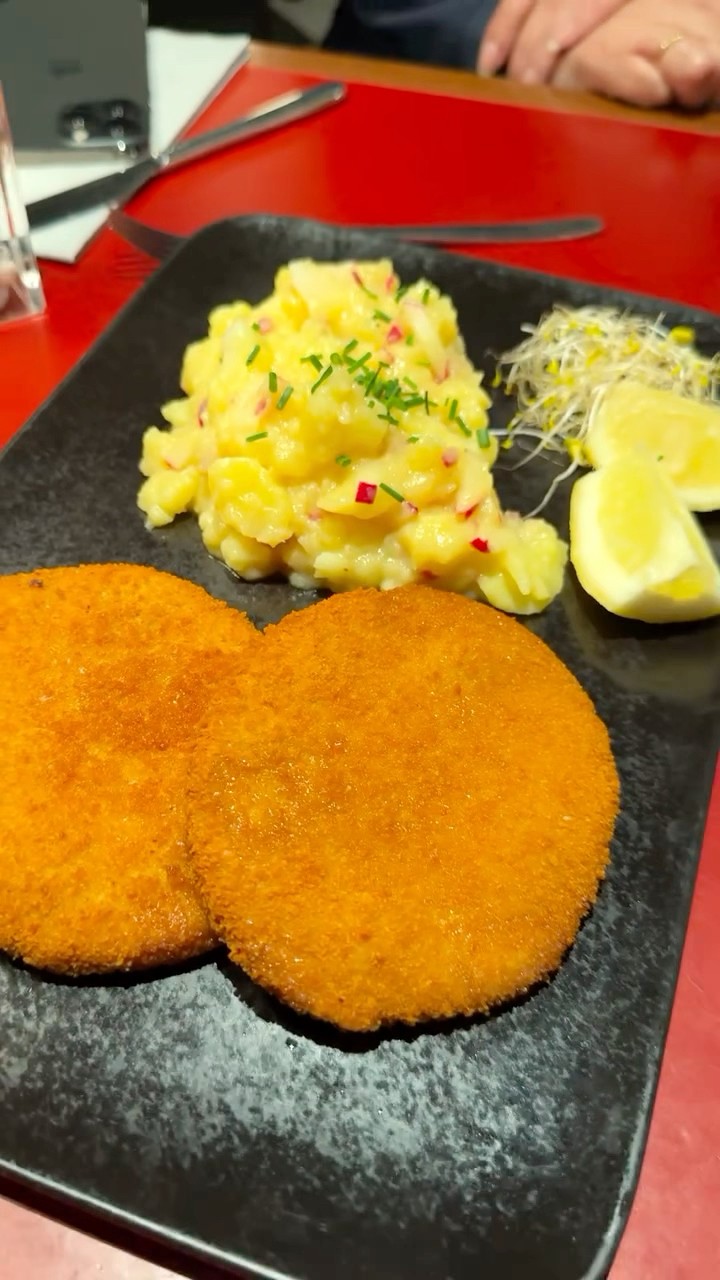 Best Airport Meal Ever! | Lauren In Real Life #Shorts – YouTube