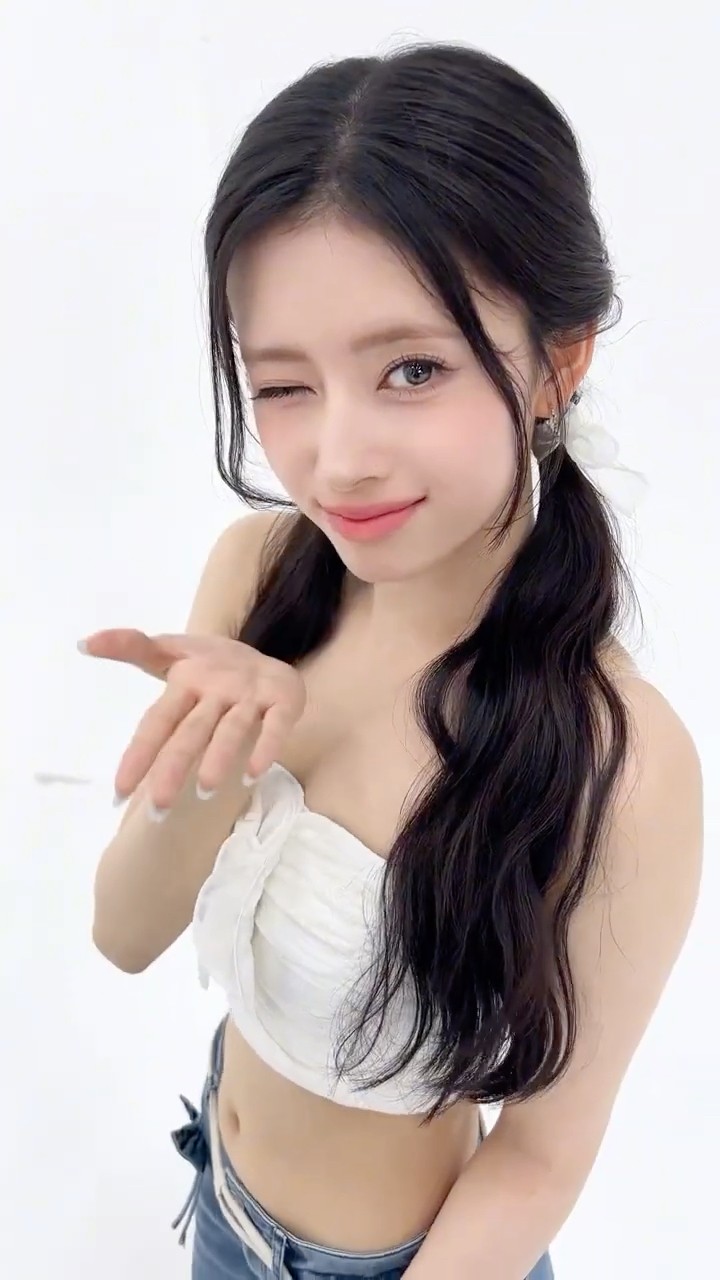 RIMA×衣装‎❤️ #shorts  #NiziU #ニジュー #니쥬 #WithU#LOVELINE_JP #NiziU_LOVELINE_JP #RIMA – YouTube