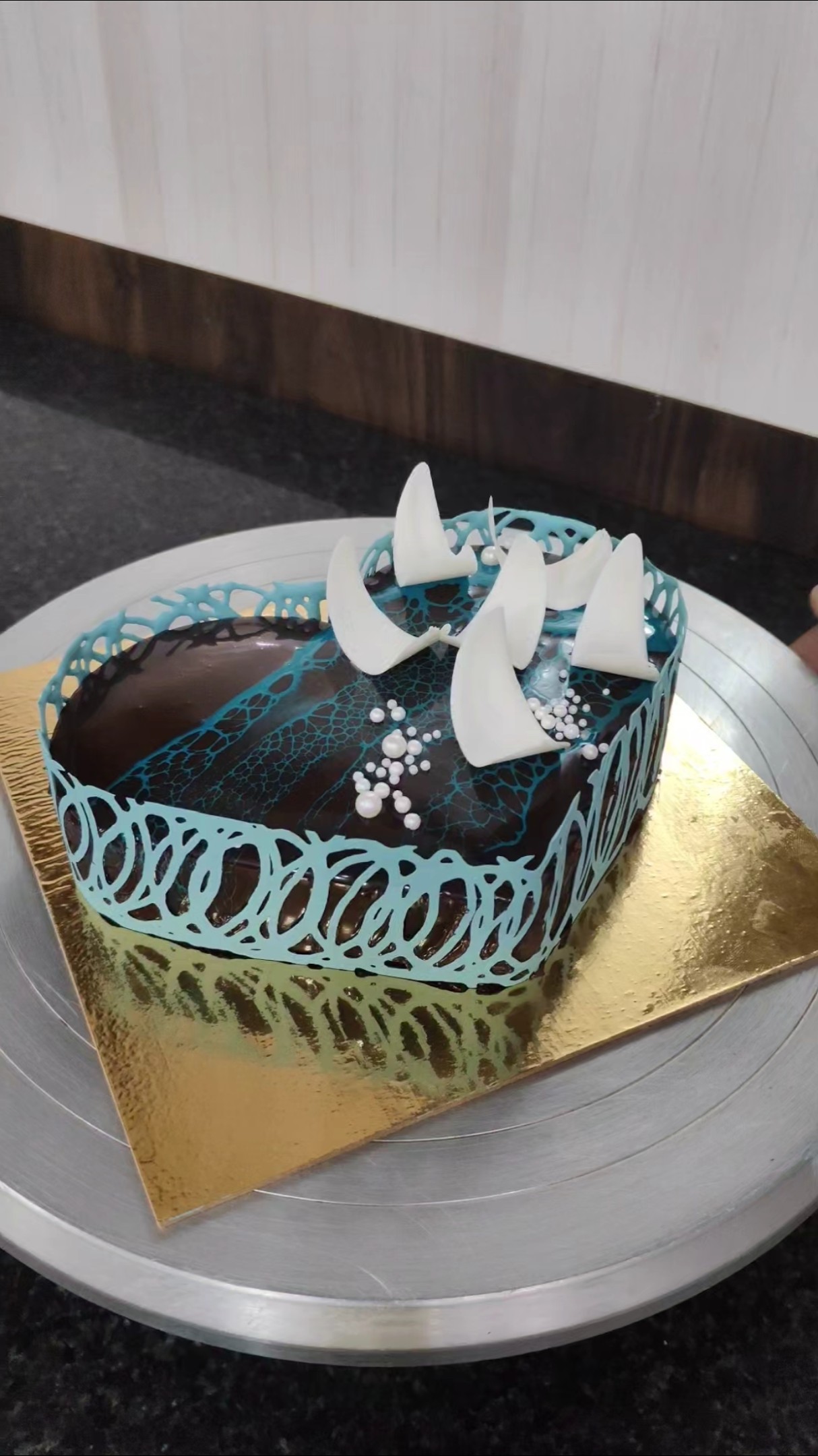 heart chocolate mirror glaze cake decorating ideas #mirrorglazecake #shorts #ytshorts #heartcake – YouTube