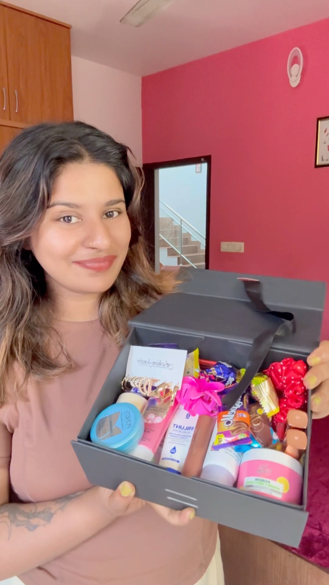 😍🎁 Giveaway | Gift Hamper 🛍️✅ #shorts #giveaway #rehnaimiya – YouTube