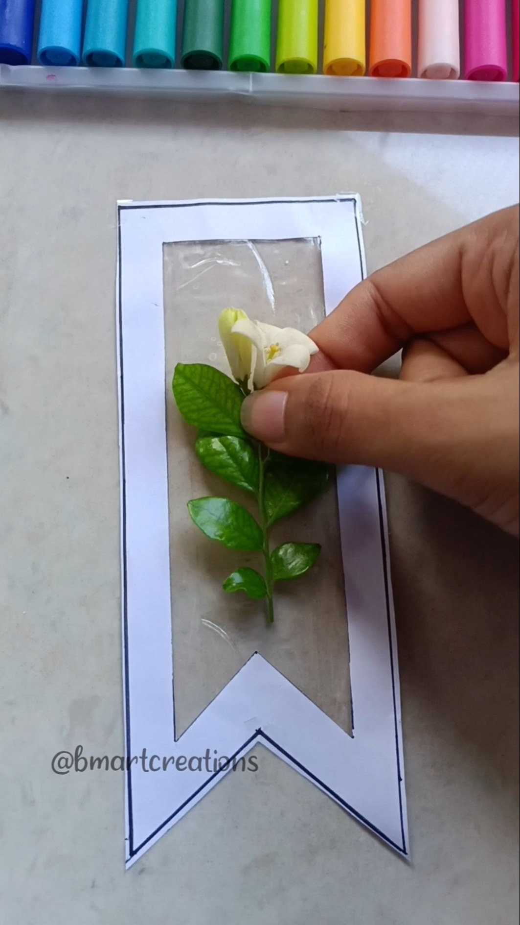 DIY Beautiful bookmark with flower 🌷 #shorts #bmartcreations #bookmark #diy #flowers #art #ytshorts – YouTube