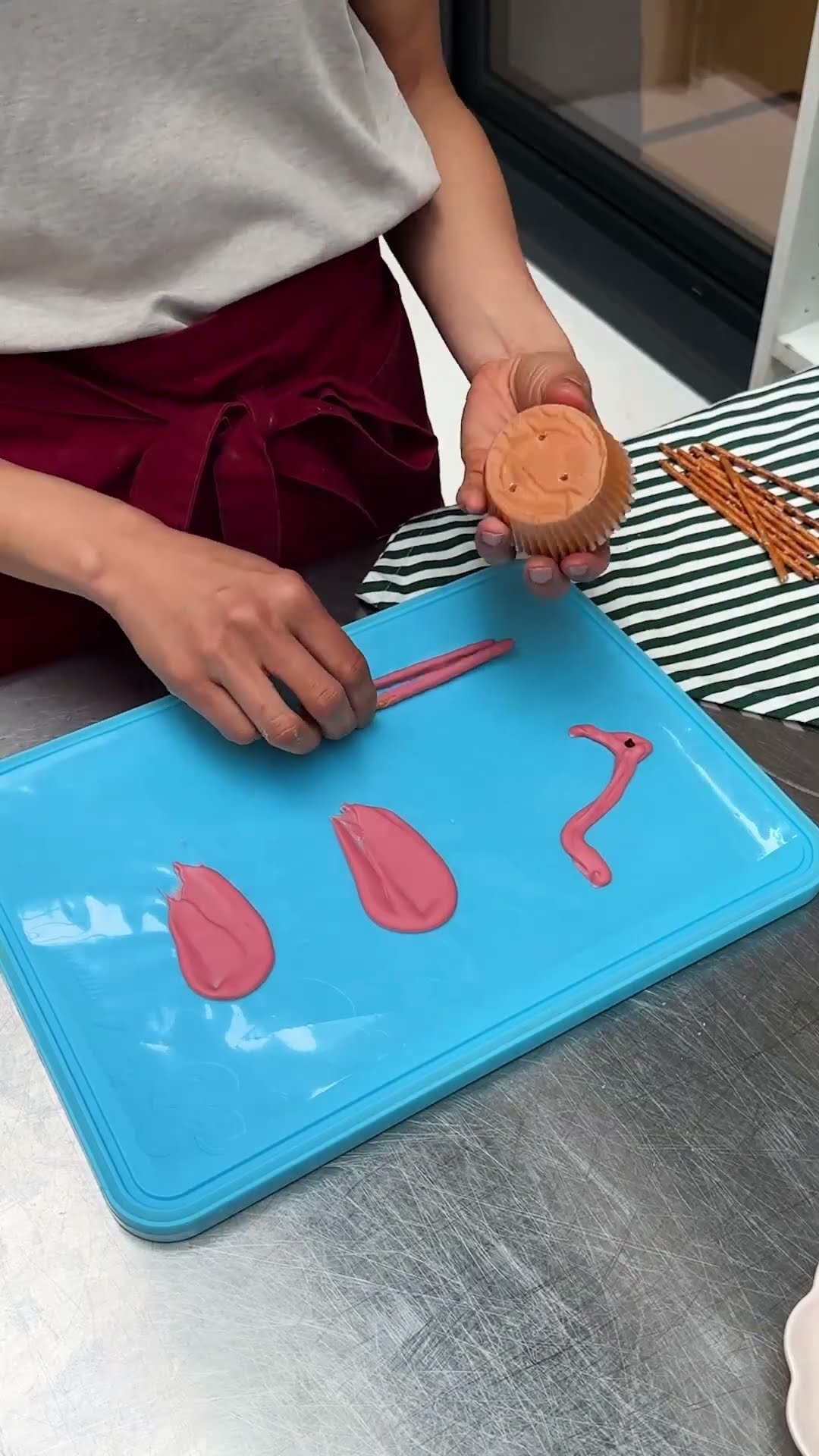 Flamingo Cupcakes #Shorts – YouTube