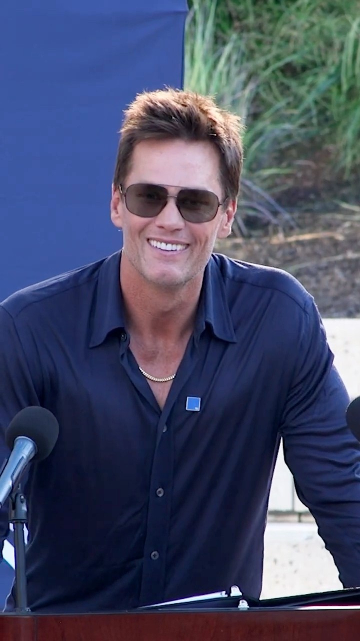 Tom Brady Trolls Jets Fans During Statue Unveiling Ceremony | #shorts #nfl #patriots #football – YouTube