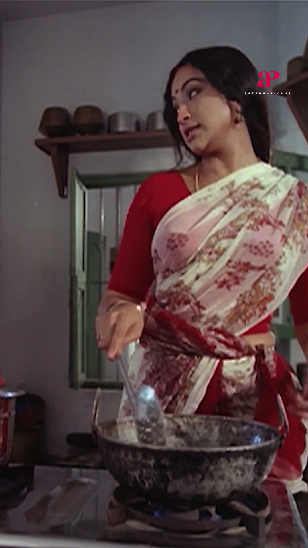 Watch full video👆 Samsaram Adhu Minsaram – #samsaramadhuminsaram #visu #raghuvaran #manorama #shorts – YouTube