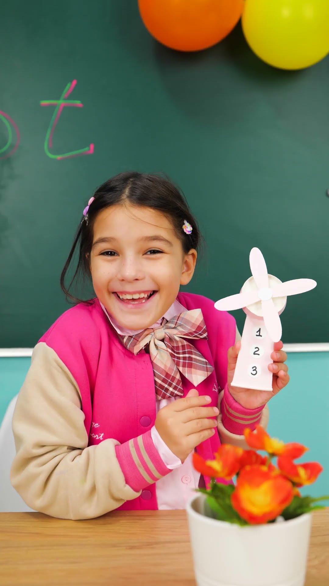 ❓WHAT’S BLOWING EVERYONE AWAY? My DIY FAN! 💨😆 #shorts #kids – YouTube