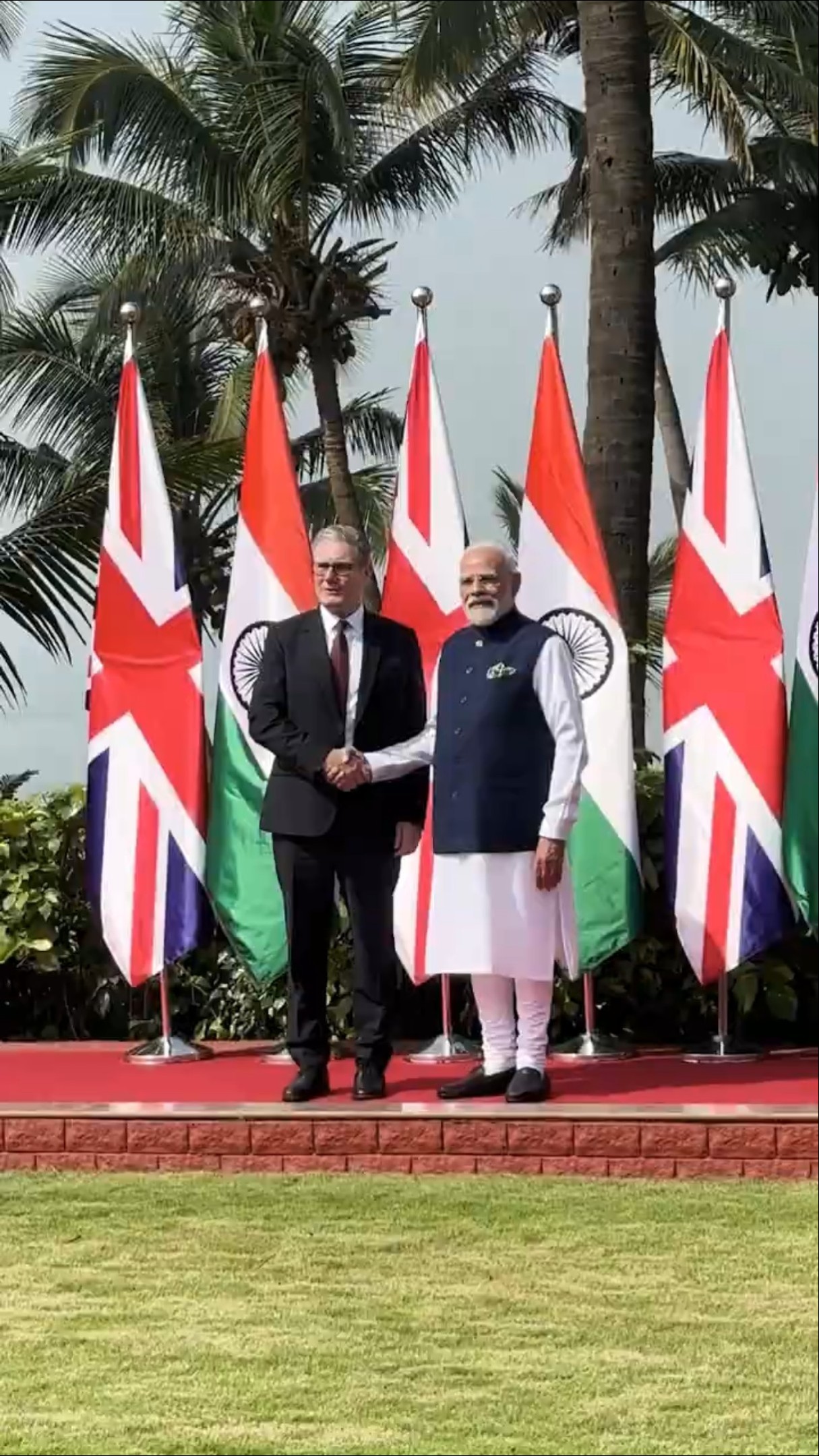 PM Modi receives UK PM Keir Starmer in Mumbai | #shorts – YouTube