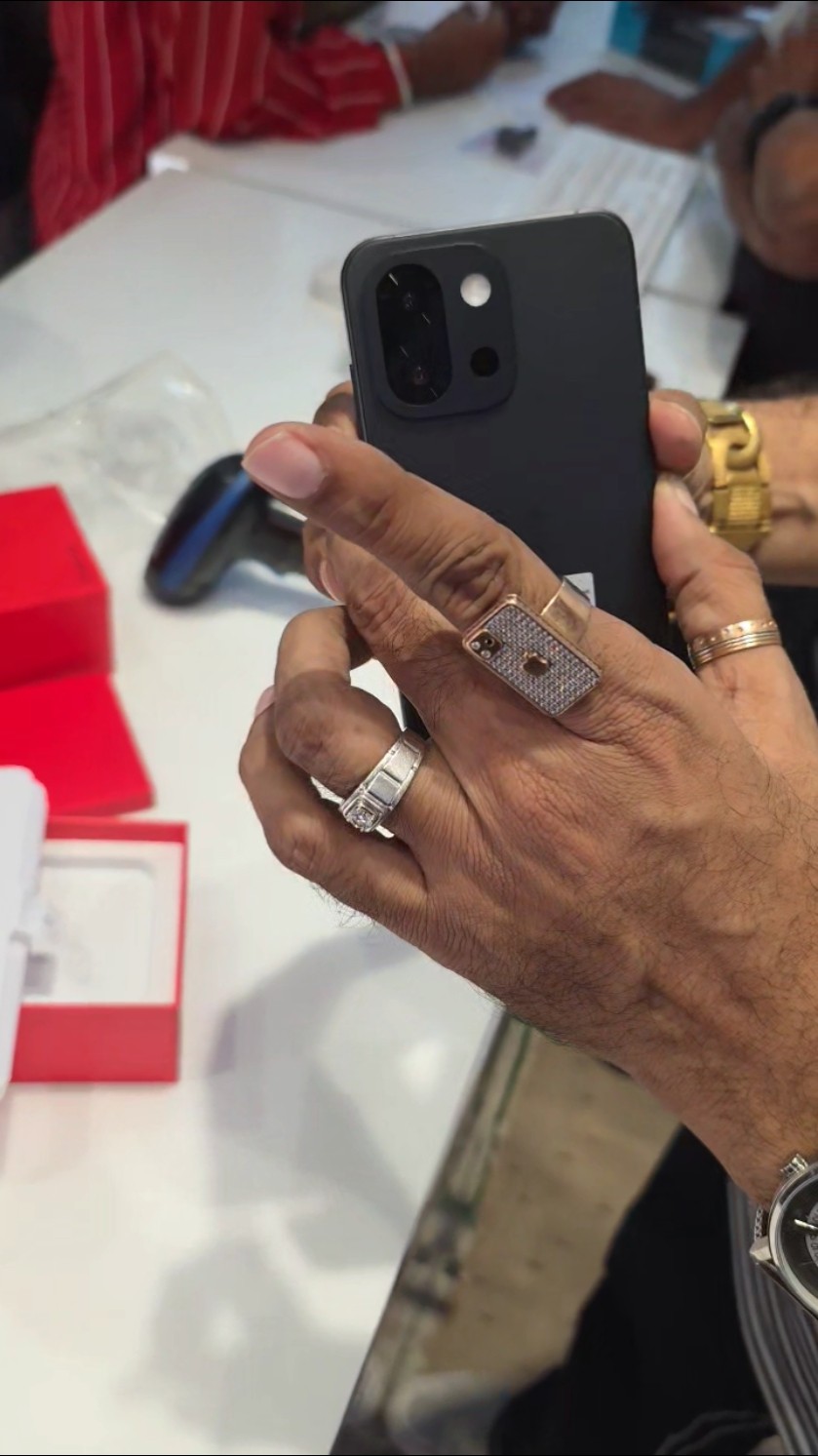 ONE PLUS 13S UNBOXING VIDEO 😲📱 #unboxing #phone #oneplus #shorts #trending – YouTube