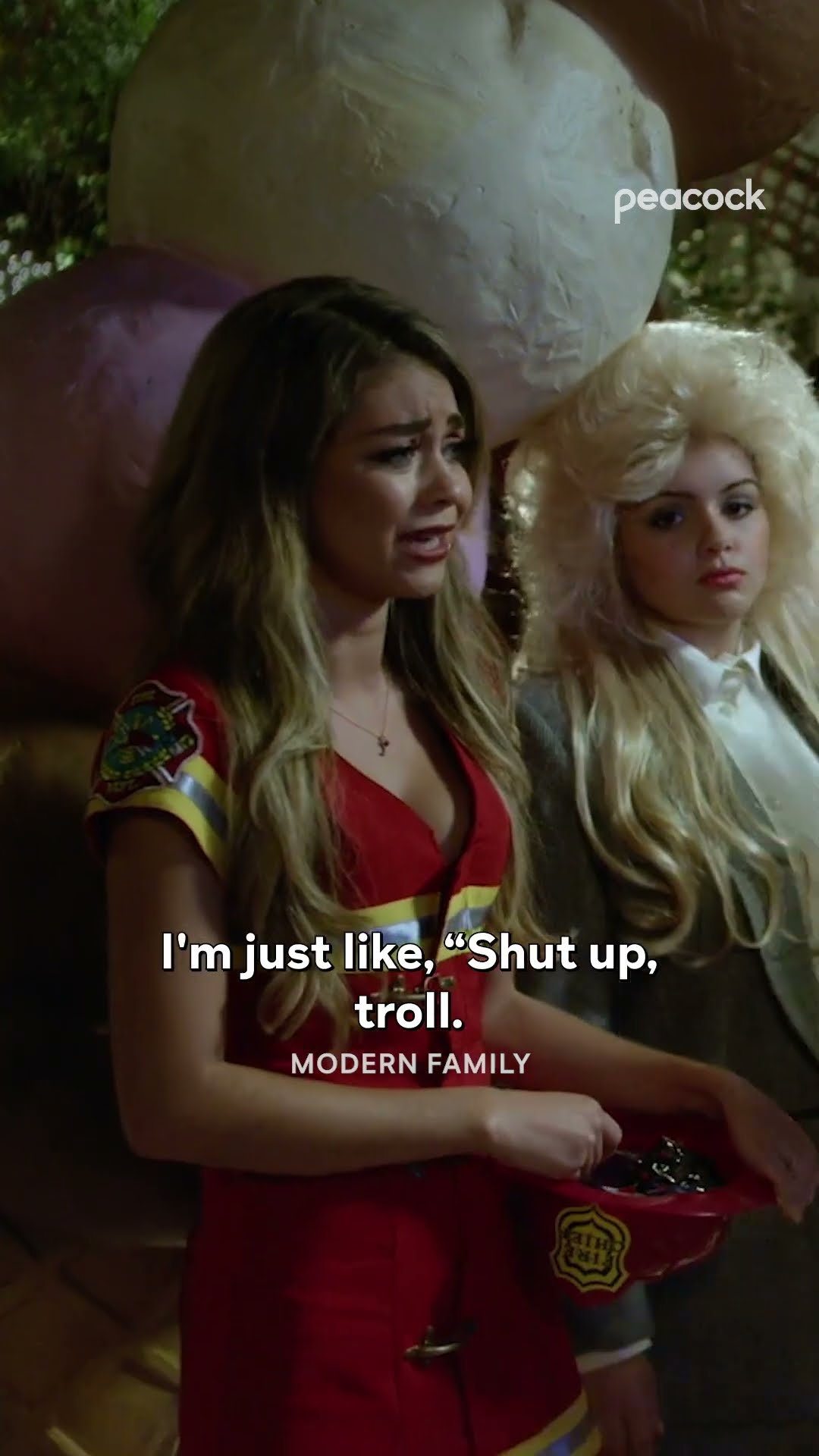 Haley is the queen of Halloween 💅 #ModernFamily #HaleyDunphy #SarahHyland #Halloween #Shorts – YouTube