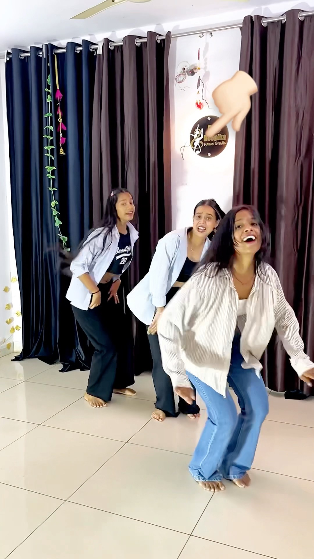 One Two Three Four | Trending Song | Dance | #shorts #ytshorts #trending #viralshorts – YouTube