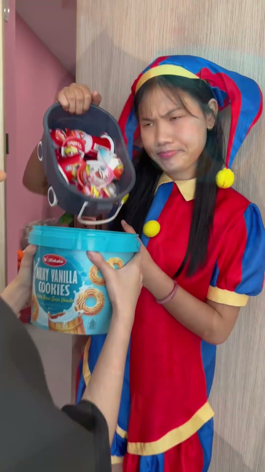 LNF – Cho kẹo hay bị ghẹo! || Trick or Treat! 🎃 #shorts – YouTube