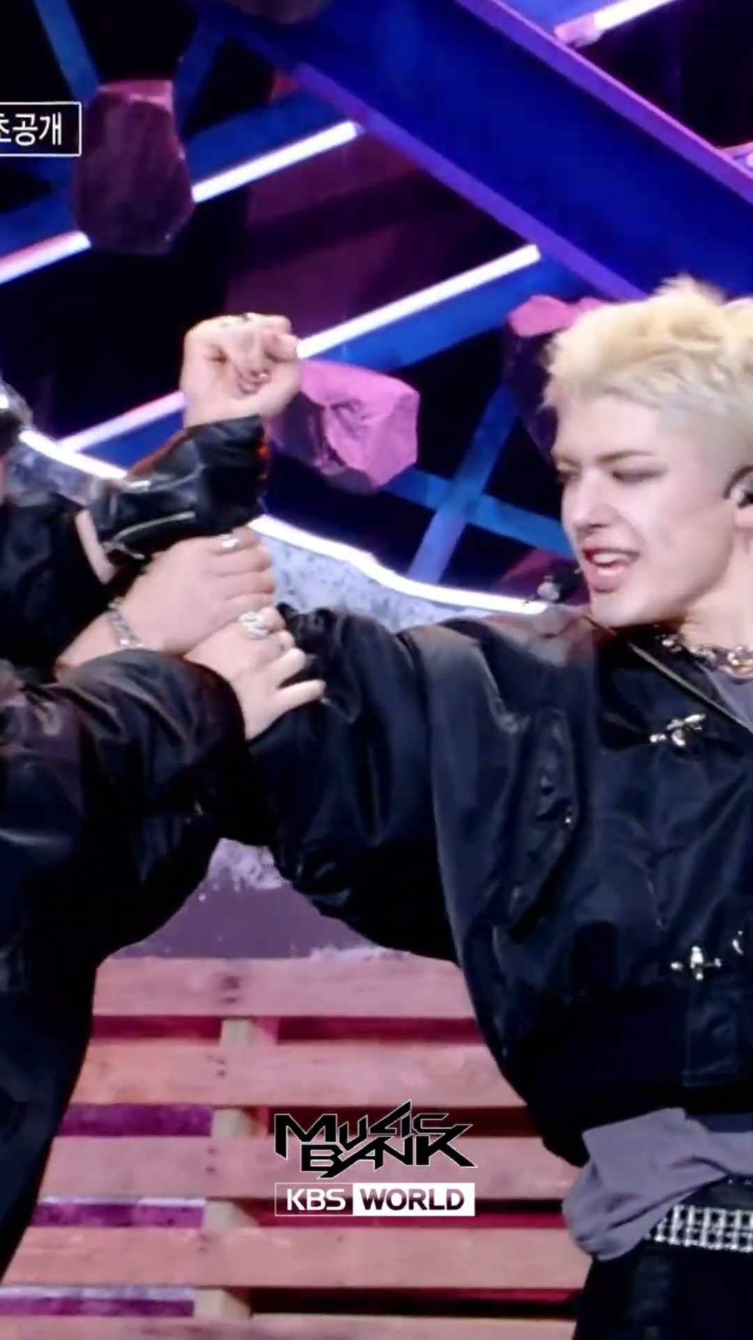 &TEAM – Back to Life #andTEAM #エンチーム #앤팀 #Shorts #MusicBank | KBS WORLD TV – YouTube