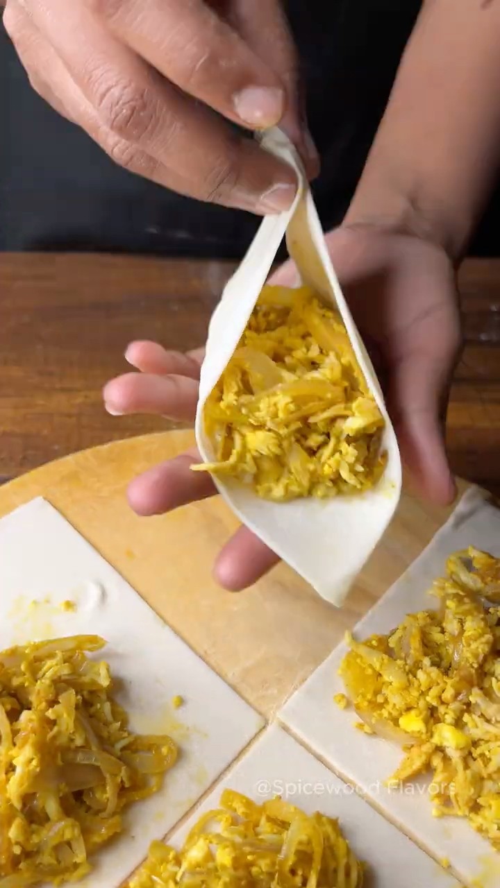 This Onion Egg Samosa is on Another Level 🤤🥚 #shorts #samosa – YouTube