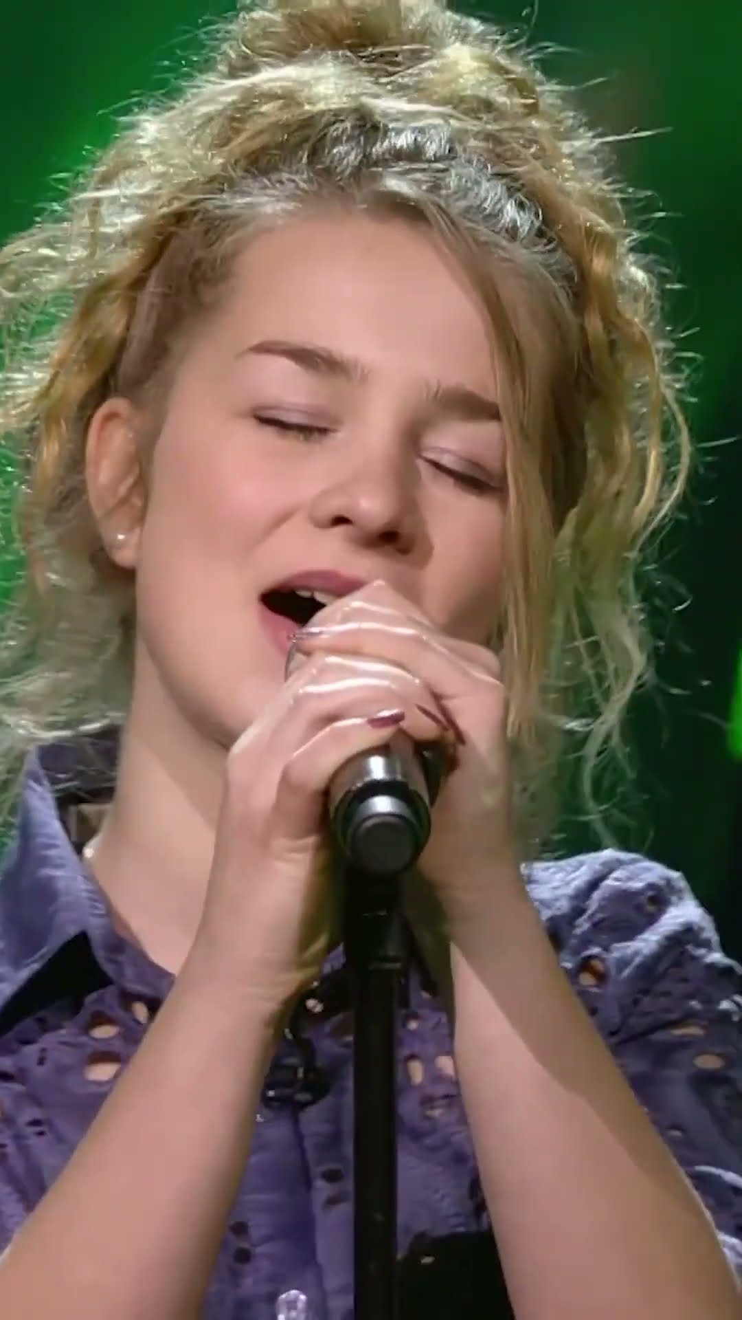 How Can a Voice Sound This Good?! #thevoice #shorts #singer – YouTube