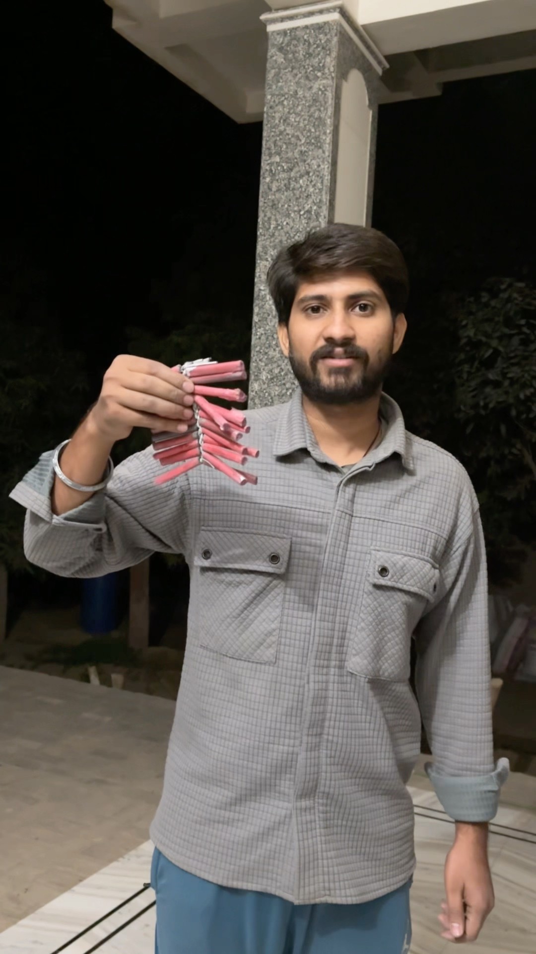 In patakho ko paani me chhodne par kya hota hai 🤔 #shorts #diwali #diwalispecial #fireworks – YouTube