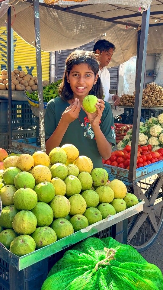 Aakhir Mansi ko kya khana hai #shorts #fruit #youtubeshorts #love – YouTube