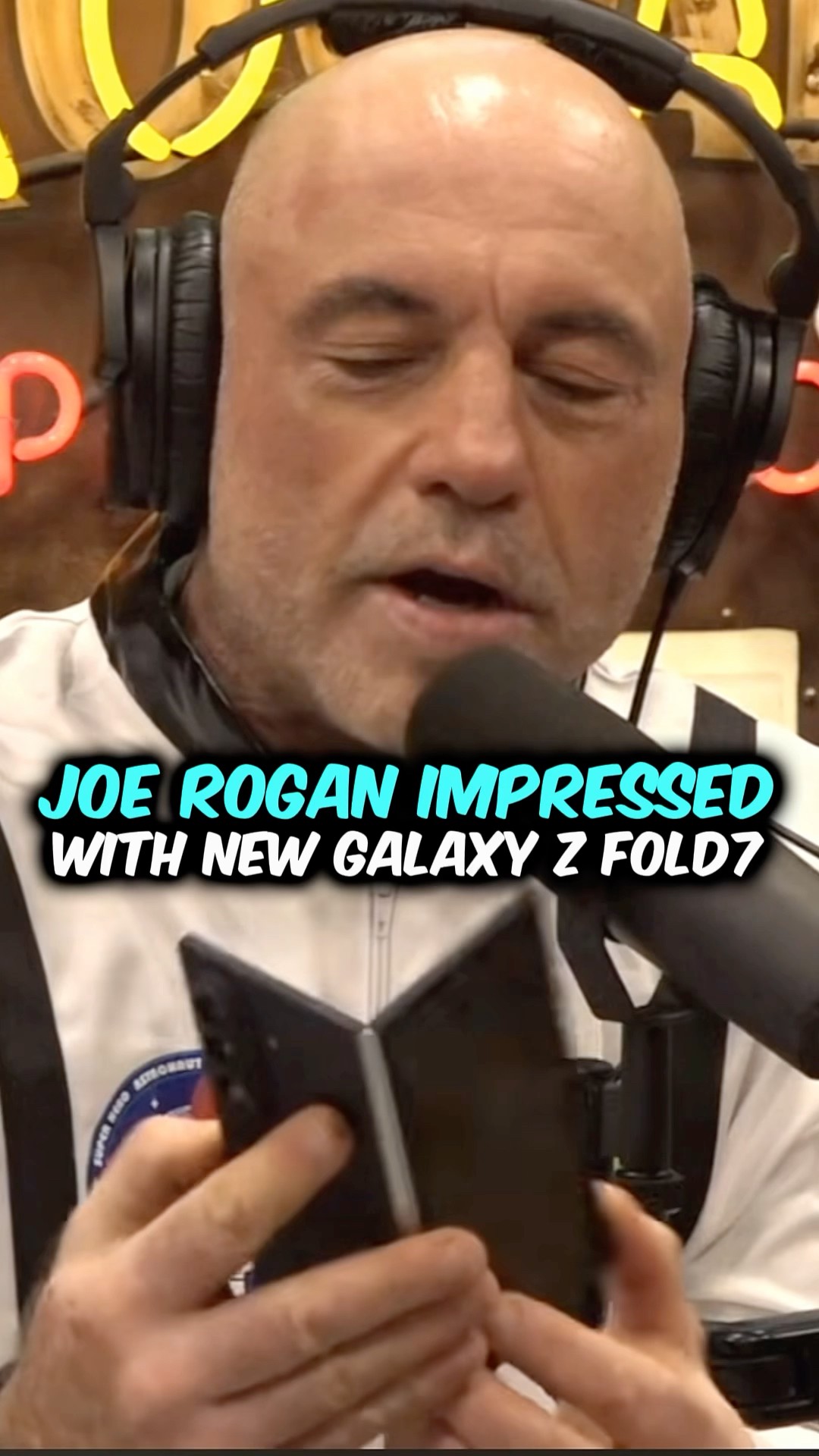 Joe Rogan Impressed By The Samsung Fold Phone #shorts #joerogan #samsung #phone – YouTube