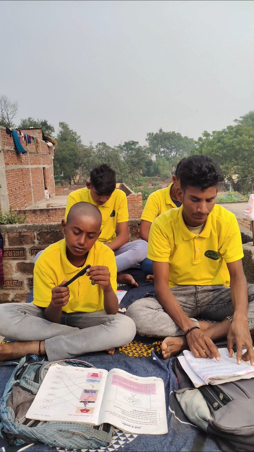 Friendship🥹❤ #schoolife #shortsvideo #trendingno1 #aanganwadikebacche #mantumerajyadav #shorts – YouTube