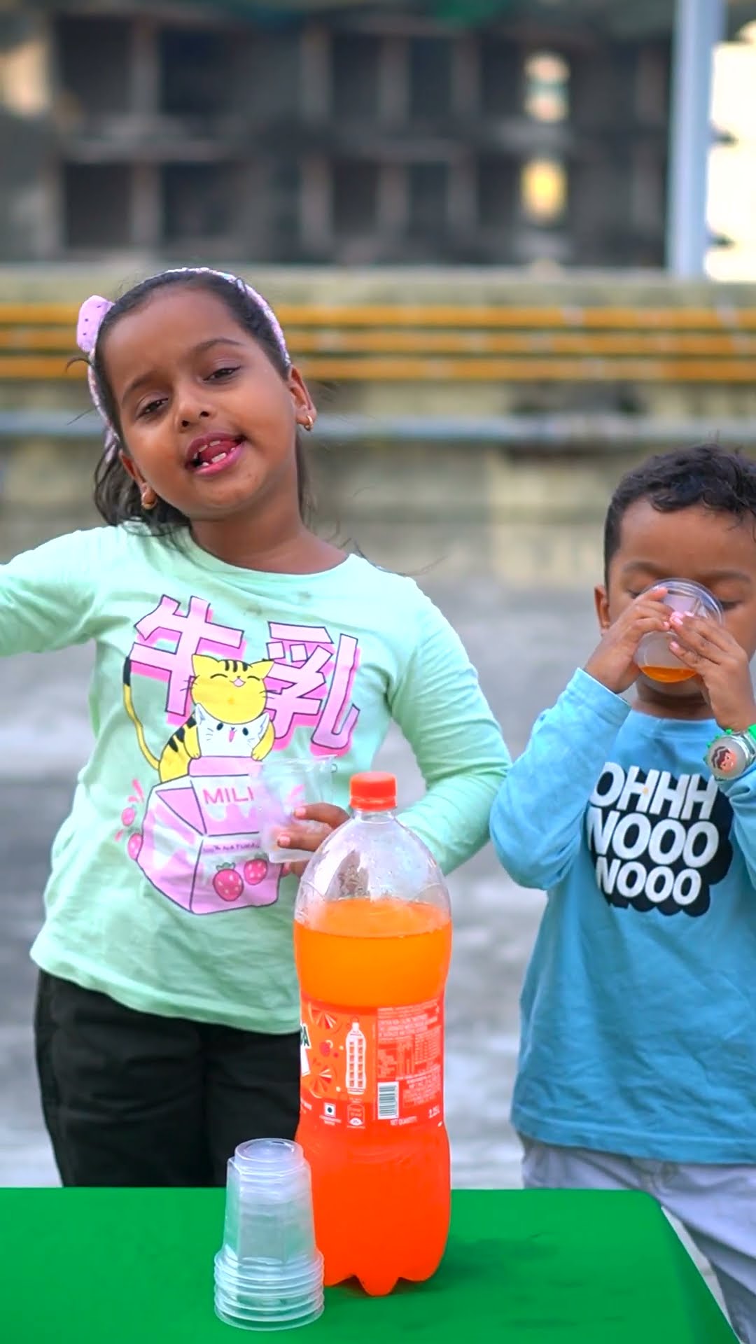 Bhai Jaldi Juice de do Ladai hone wali hai 😱😂 #shorts #funnyvideo #funnyshorts – YouTube